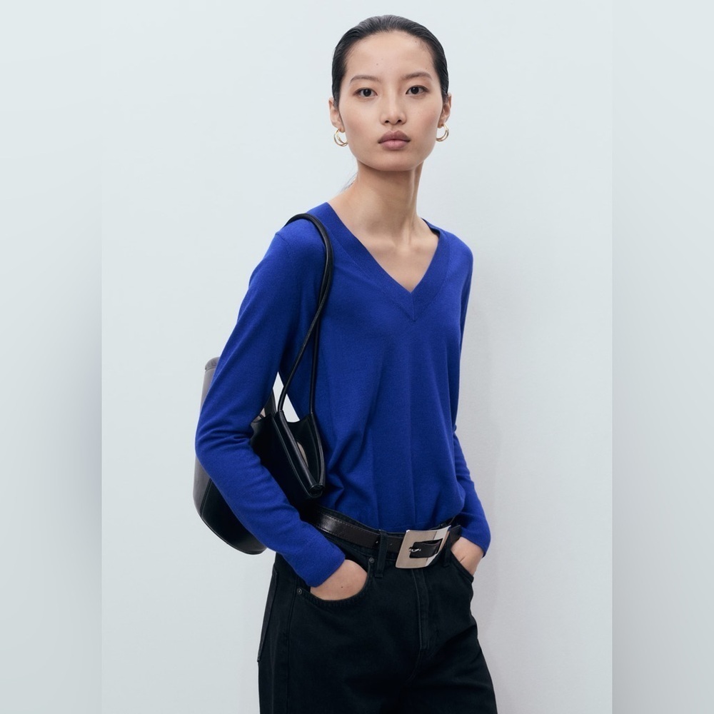 Mango Women's Blue V-Neck Sweater NWT